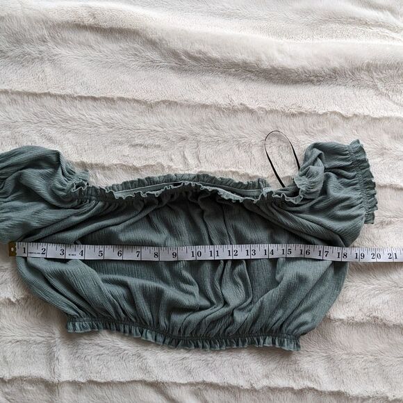 H&M Sage green puff sleeve crop top textured size Medium @F1 - Picture 3 of 10